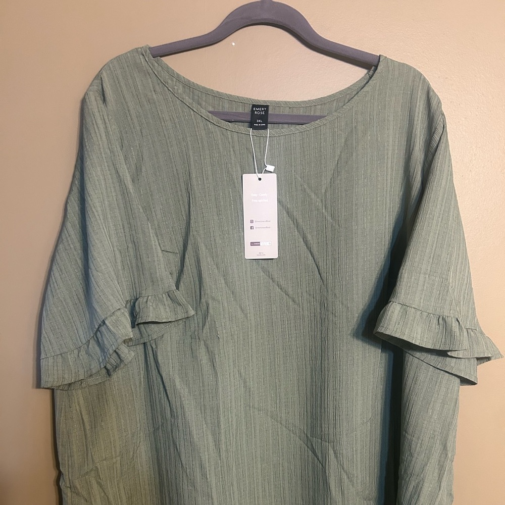 Emery Rose Sage Ruffle Sleeve Blouse